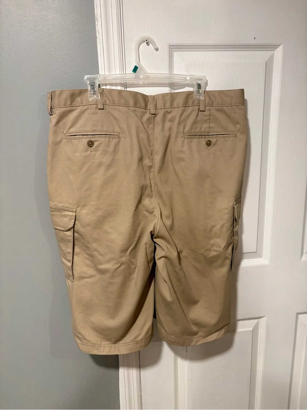 Lands' End Men's Cargo Pants in Light Bege size 38 new without the tag